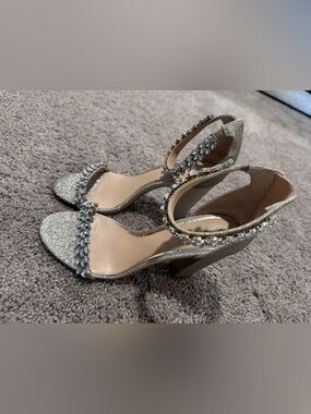 Jewel Badgley Mischka Gold Jeweled Block Heel Sandals size 8